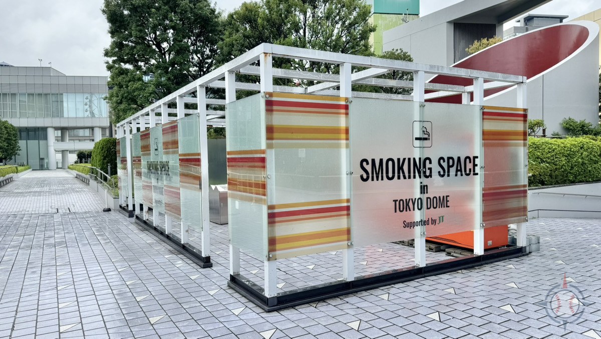 東京ドームシティ内の西エレベーターホール裏の喫煙所